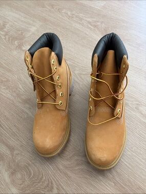 Timberland Wheat Brown women’s Leather Work Boots with Black Collar